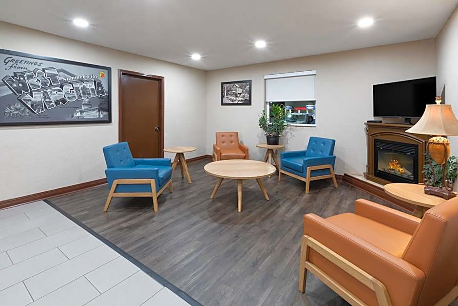 Super 8 by Wyndham Summersville
