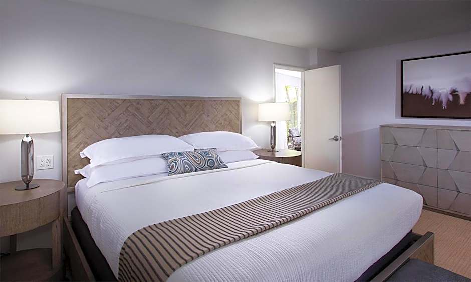 West Beach Inn, a Coast Hotel