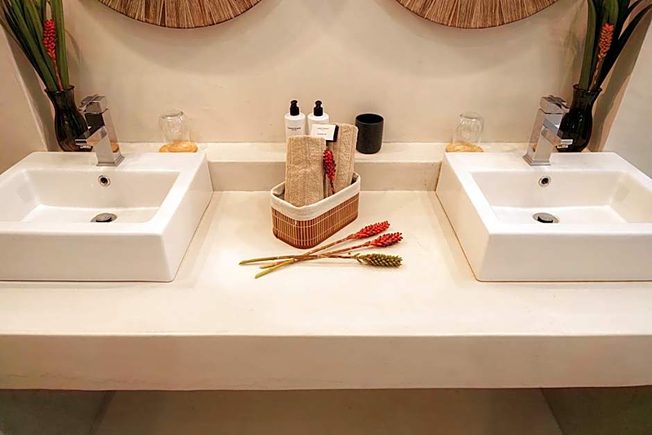 Bambuu Lakeside Lodge