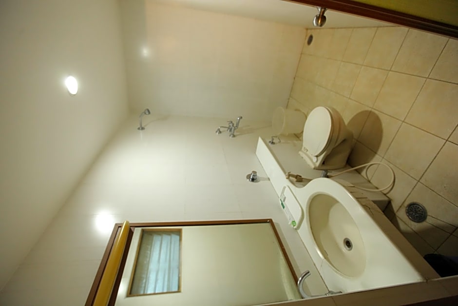 Hotel Arasan Sapthagiri