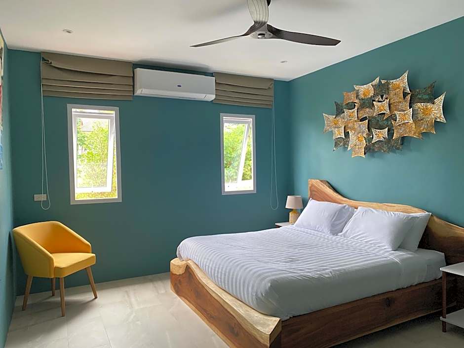 Le Petit Saint Tropez