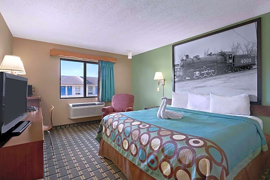 Super 8 by Wyndham Russellville
