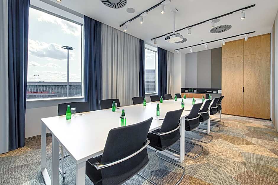 Courtyard by Marriott Warsaw Airport