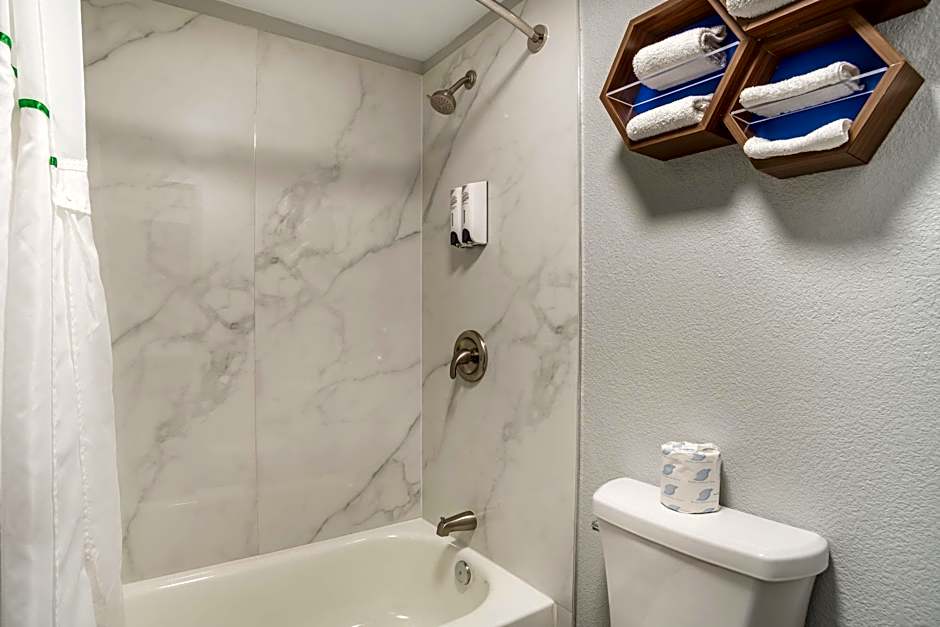 HomeTowne Studios by Red Roof Greenville