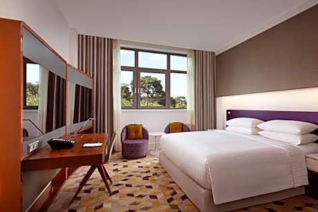 Guest room with 1 King, Garden view