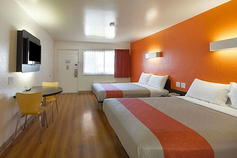 Motel 6-Claremont, CA