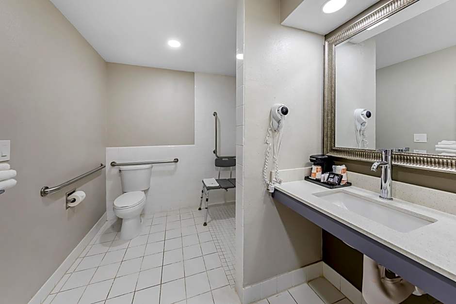 Quality Inn Kettleman City near Hwy 41