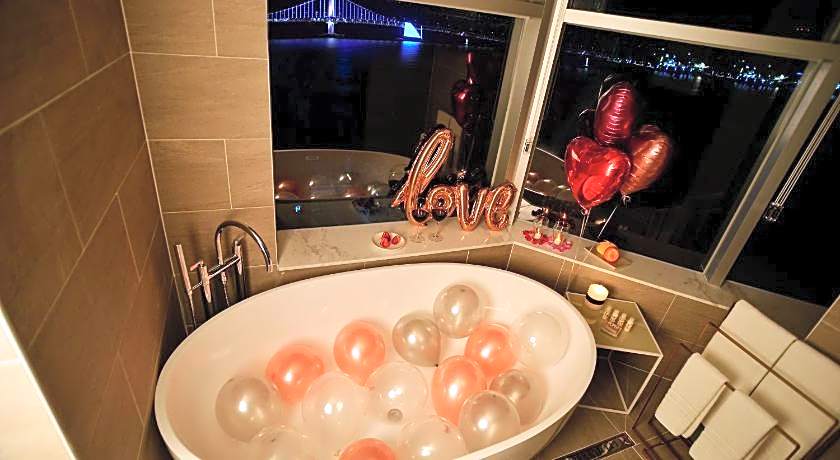 H Avenue Gwanganri Beach