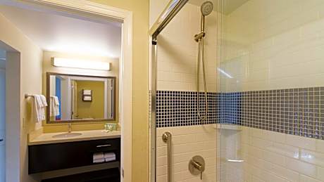 1 King 2 Double 2 Bedroom Living Dining Kitchen