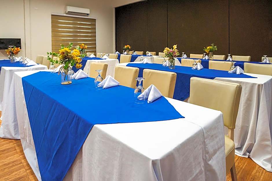 Microtel by Wyndham Cabanatuan