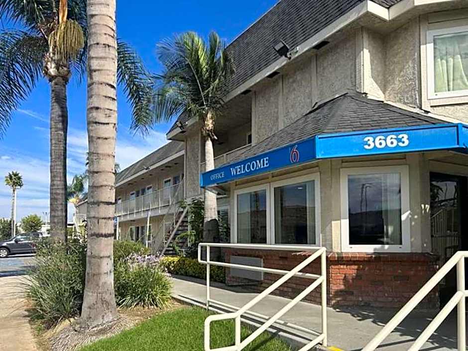 Studio 6 Suites - Riverside, CA South