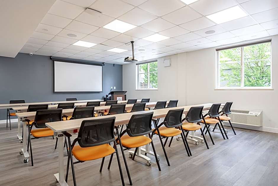 Ramada by Wyndham Surrey/Langley
