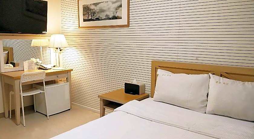 Golden Park Hotel