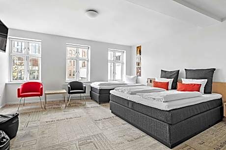 Family Room with One King Bed and One Single Bed - Non-Smoking