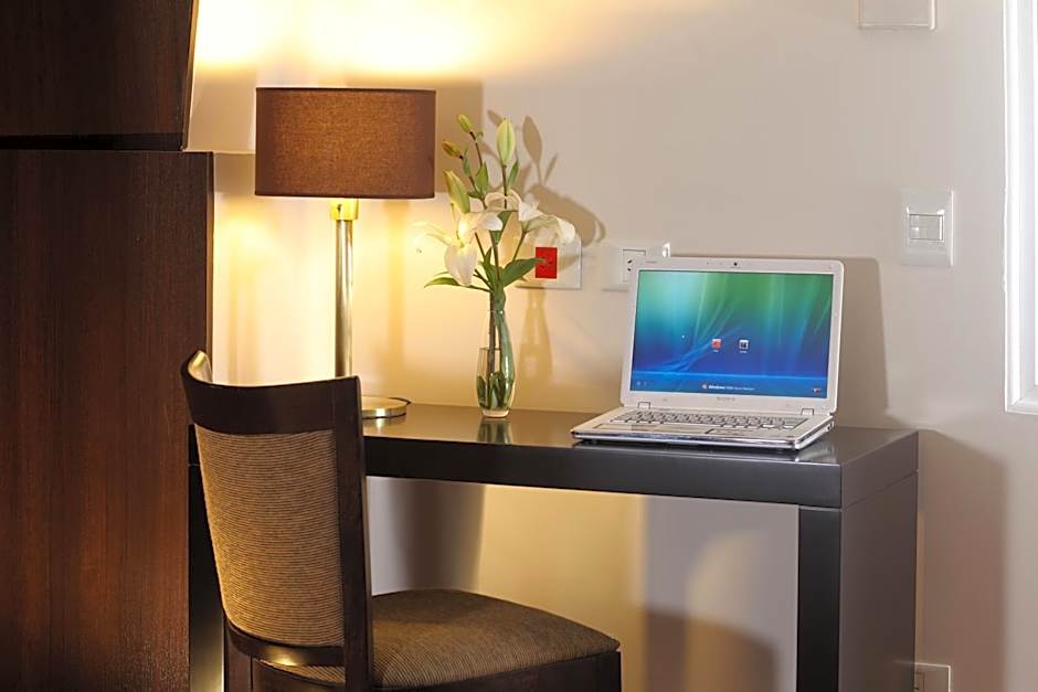 Europlaza Hotel & Suites
