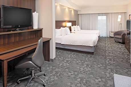 Queen Suite with Two Queen Beds and Sofa Bed - Hearing Accessible