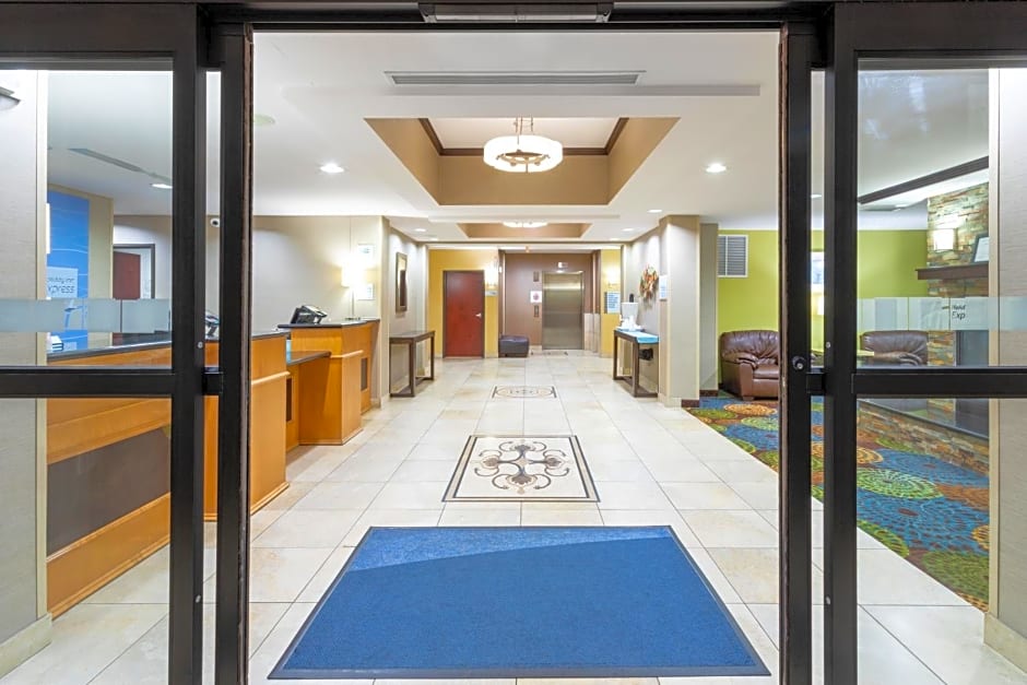 Holiday Inn Express and Suites Rochester West-Medical Center By IHG