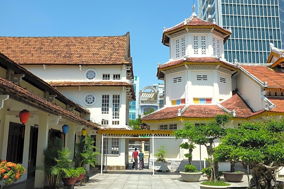 Whale Ocean View Hotel