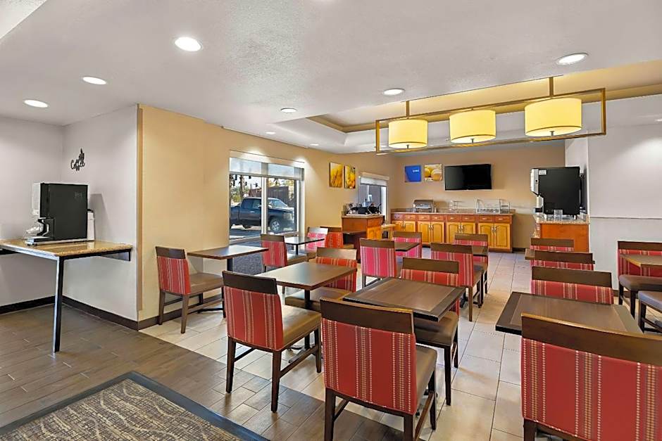Comfort Inn & Suites near Kino Sports Complex