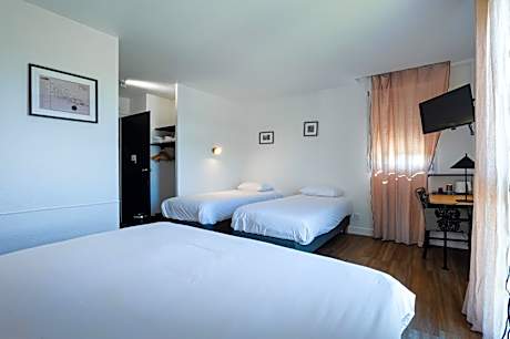 1 Double Bed 2 Single Beds