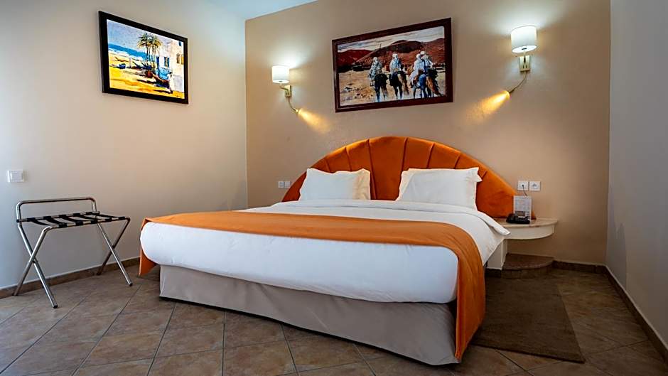 Intouriste Hôtel & Suites