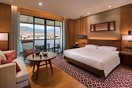 Superior King Room with Lake View