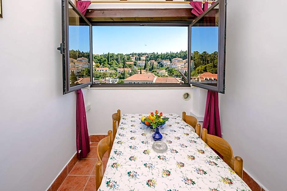 Apartments & Rooms Mihajica