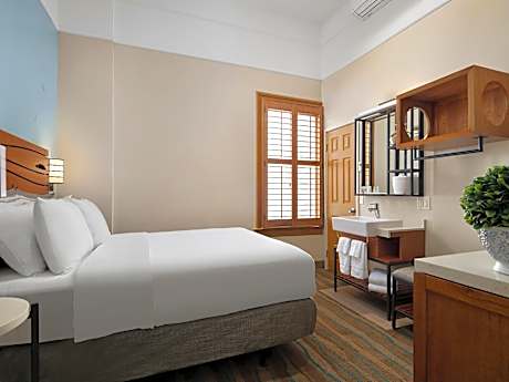 Classic Full Bed Room