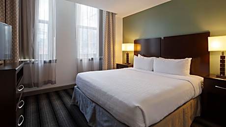 King Room with Bath Tub - Disability Access