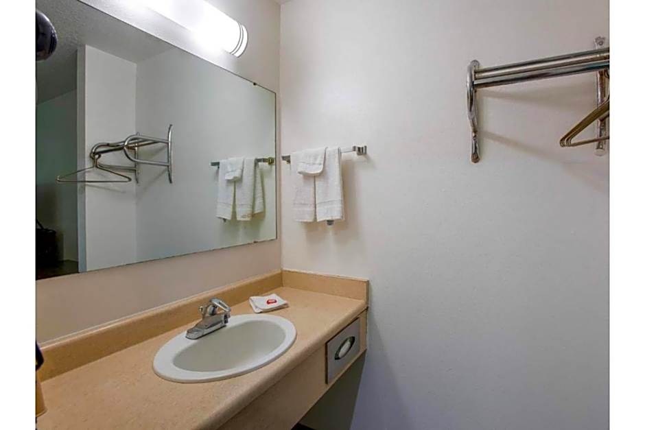 OYO Woodland Hotel and Suites
