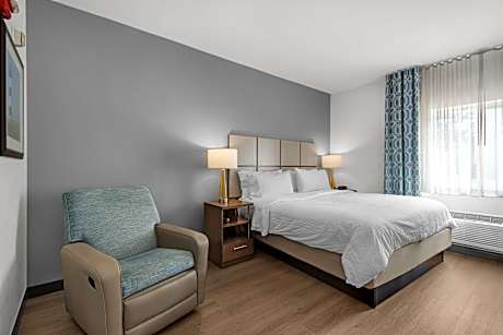 Queen Studio Suite with Roll In Shower - Mobility Accessible