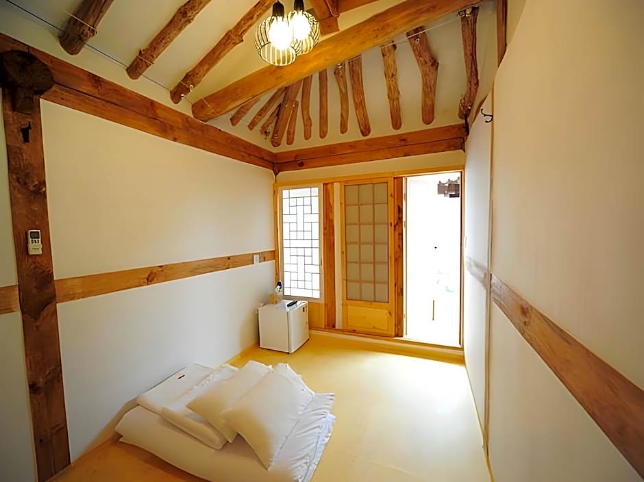 Gaeunchae Hanok Guesthouse Jeonju