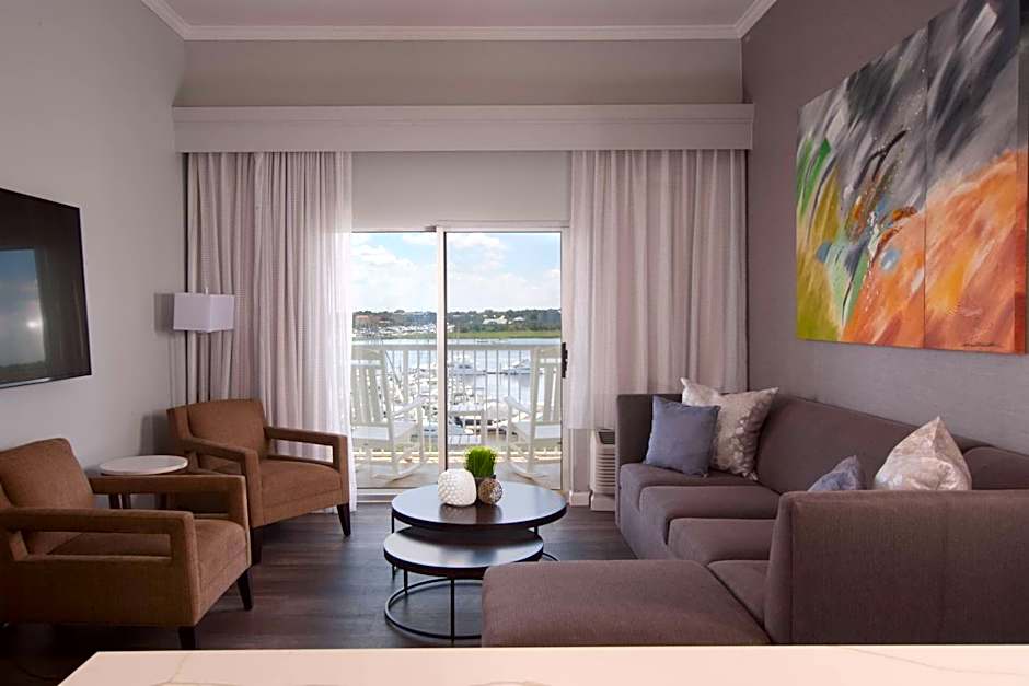 Courtyard by Marriott Charleston Waterfront