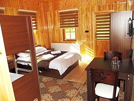 Family Room (2 Adults + 2 Children)