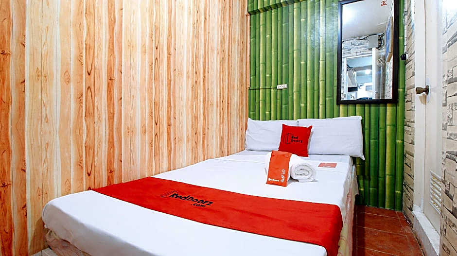 RedDoorz near OWWA Pasay