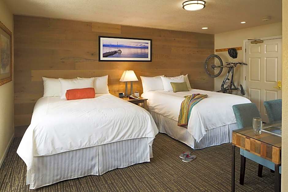Photo 1 of 6 of Deluxe 1 Queen Bed