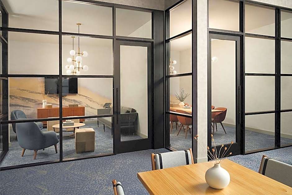 Sheraton Grand Rapids Airport Hotel