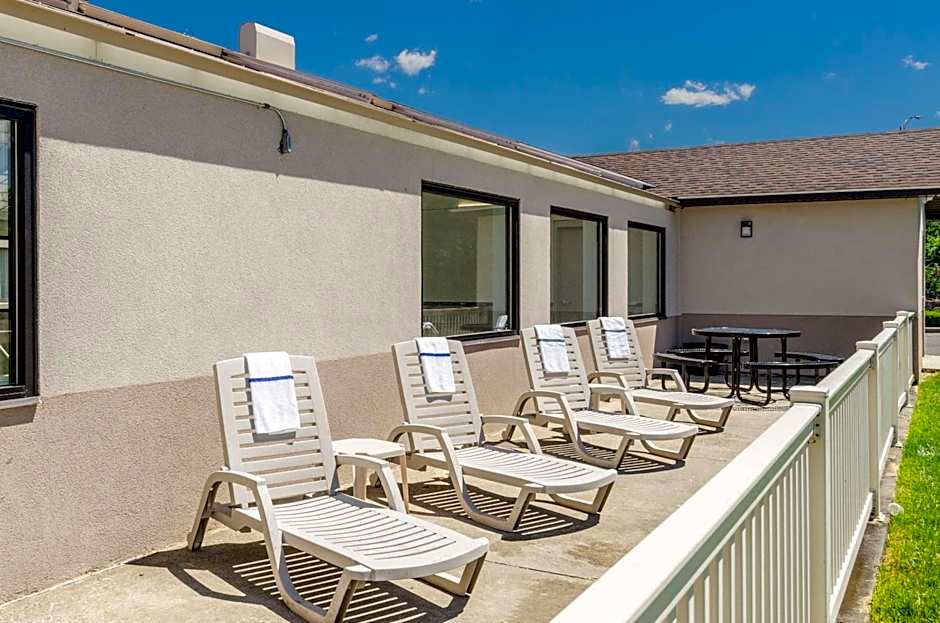 Comfort Inn & Suites West Springfield