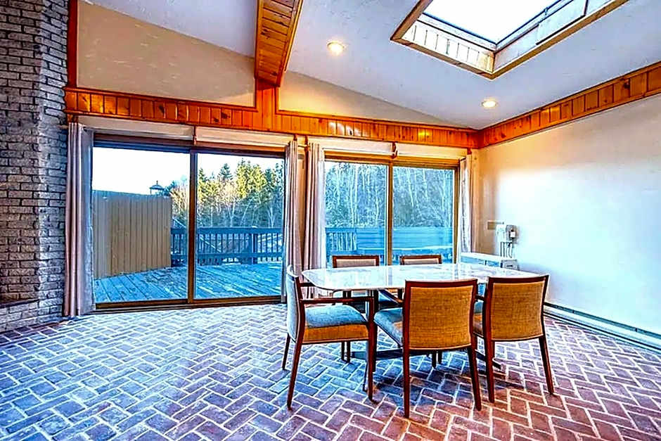 The Haüs Windham - Spacious Suites, Hot Tub, Mountain Views!