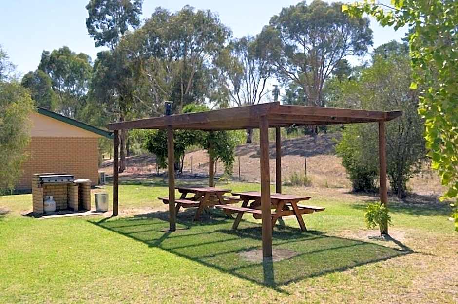 Hilltops Retreat Motor Inn