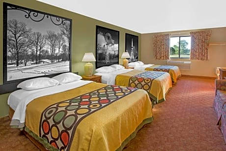 3 Double Beds Studio Suite Non-Smoking