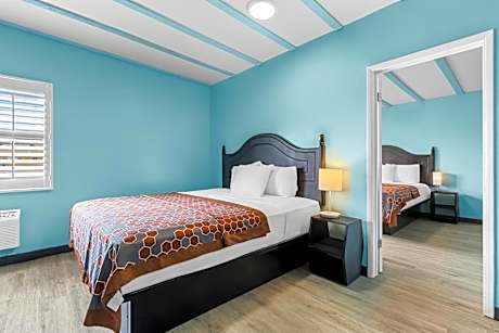 Two Room Suite with Two King Beds - Non Smoking