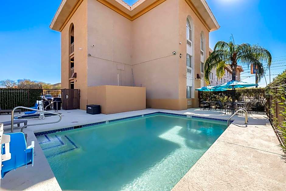 Comfort Inn & Suites near Kino Sports Complex