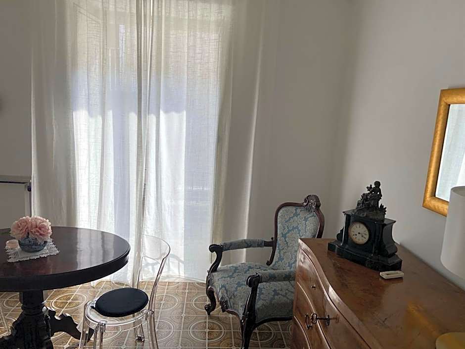 Rooms in San Domenico Maggiore 3