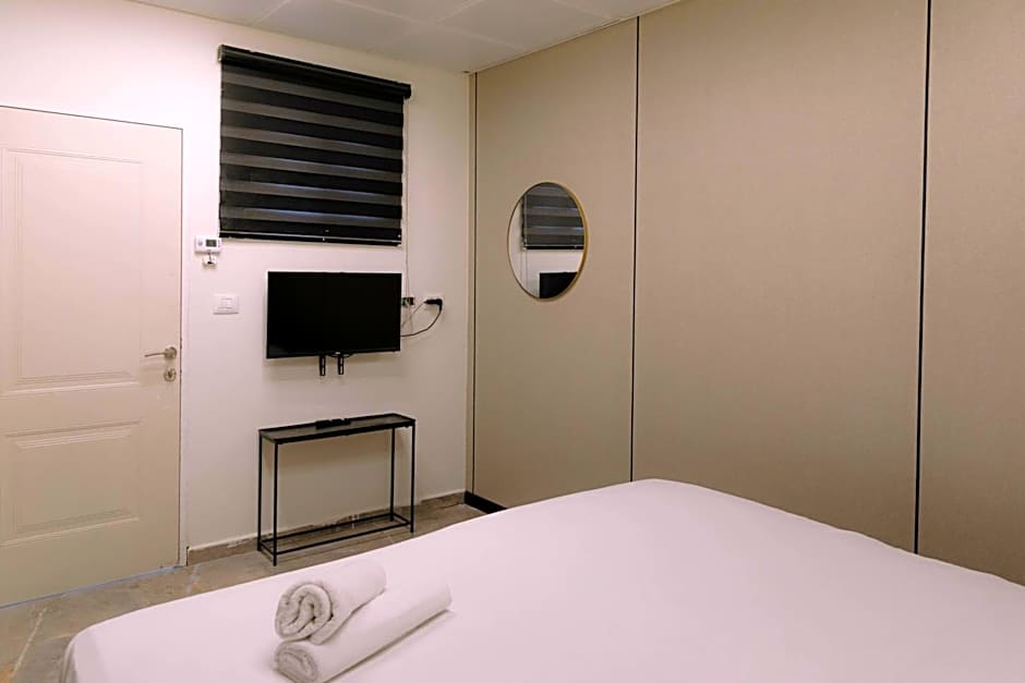 Rich Luxury Suites - Renovated