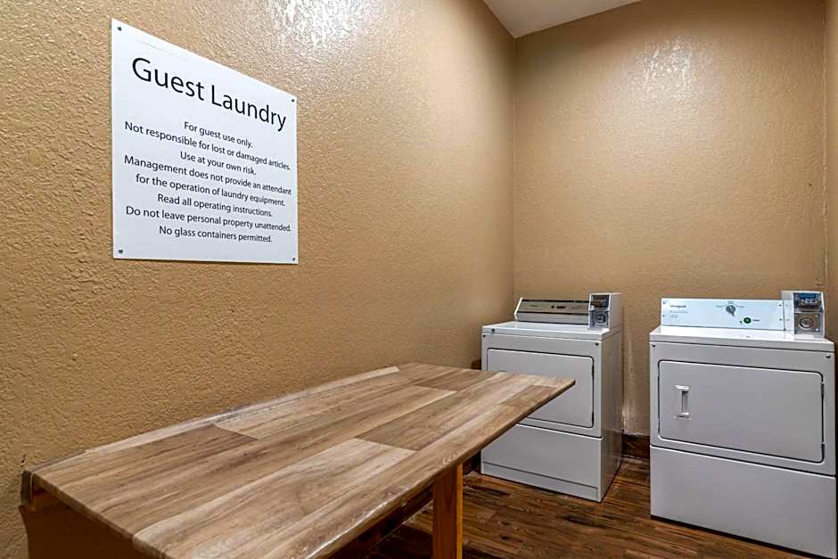 Comfort Inn & Suites Near Six Flags & Medical Center