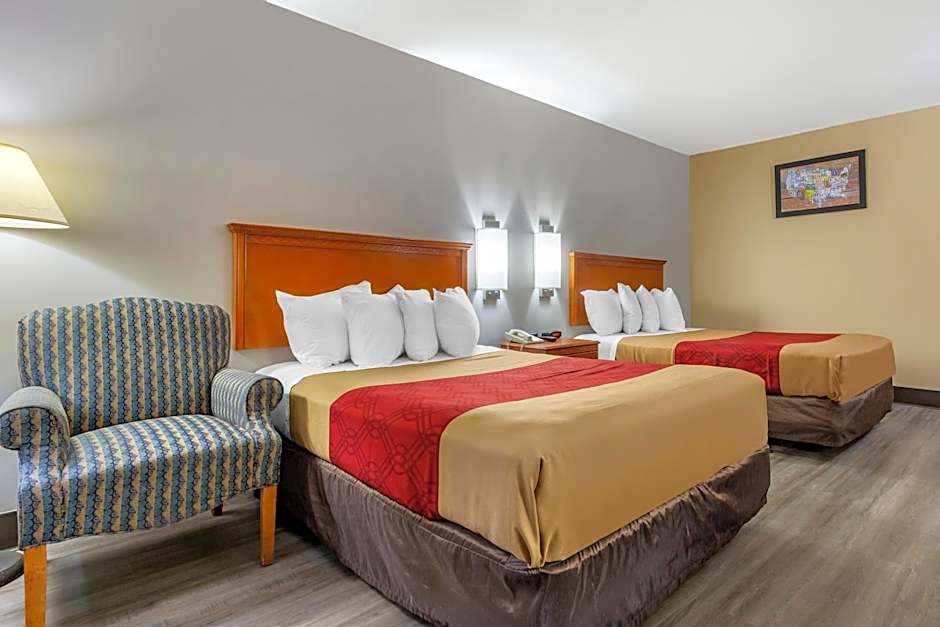 Econo Lodge & Suites Southern Pines