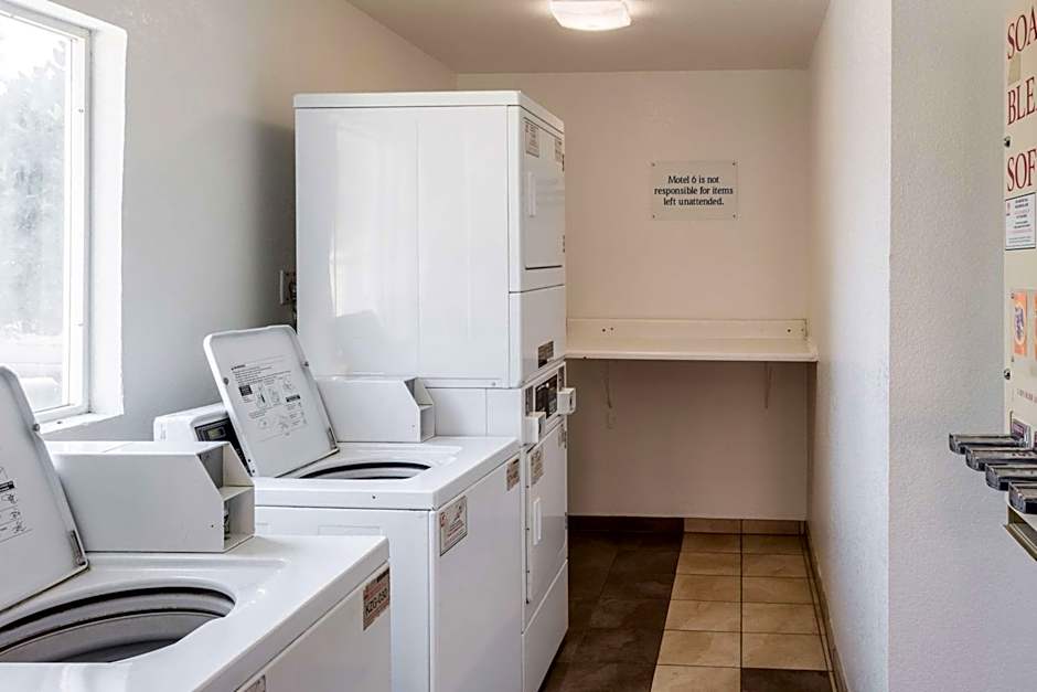 Motel 6-Bakersfield, CA - East