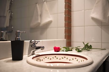 2 Single Beds, Non-Smoking, Superior Room, Coffee And Tea Maker, Bathrobe, Free Internet, Full Break