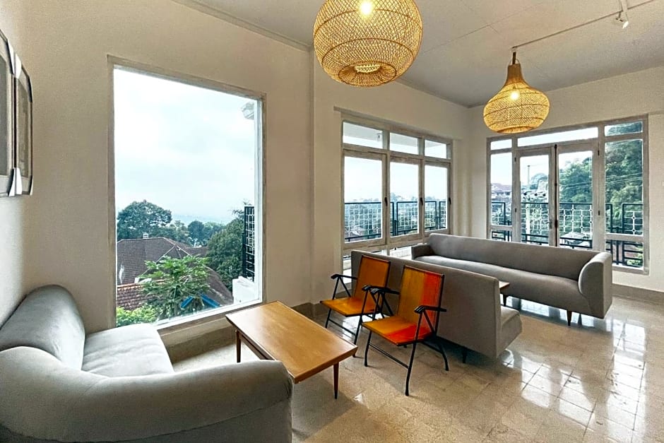 Urbanview Wisma Nirwana Tretes by RedDoorz